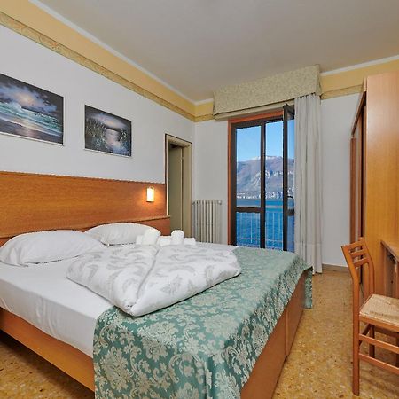 Hotel Eden Brenzone sul Garda Ruang foto