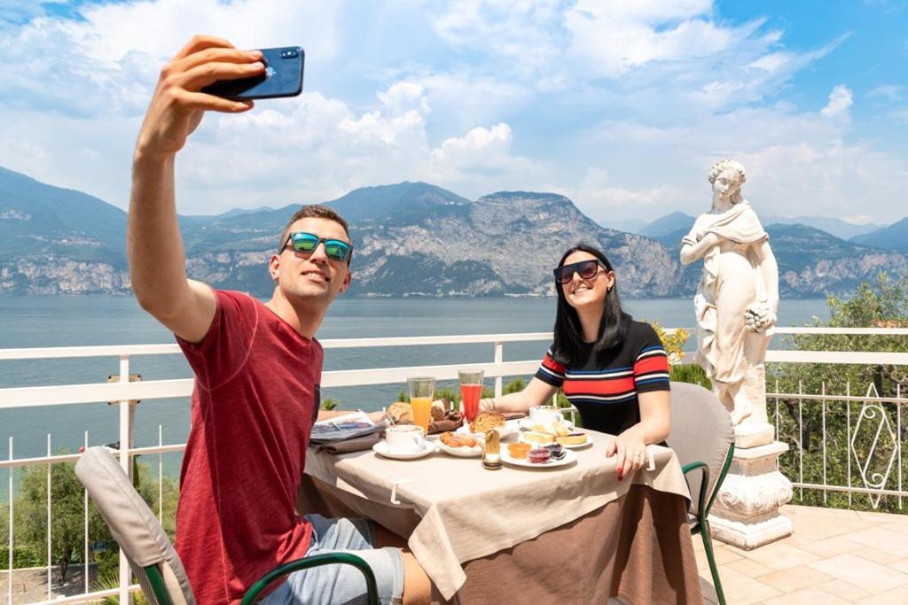 Hotel Eden Brenzone sul Garda Bagian luar foto