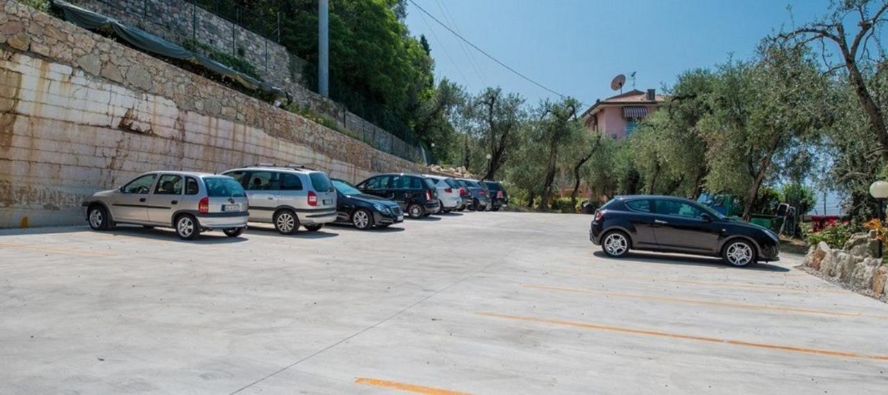 Hotel Eden Brenzone sul Garda Bagian luar foto