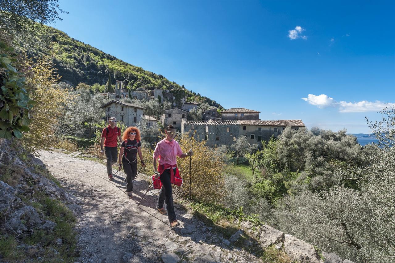 Hotel Eden Brenzone sul Garda Bagian luar foto