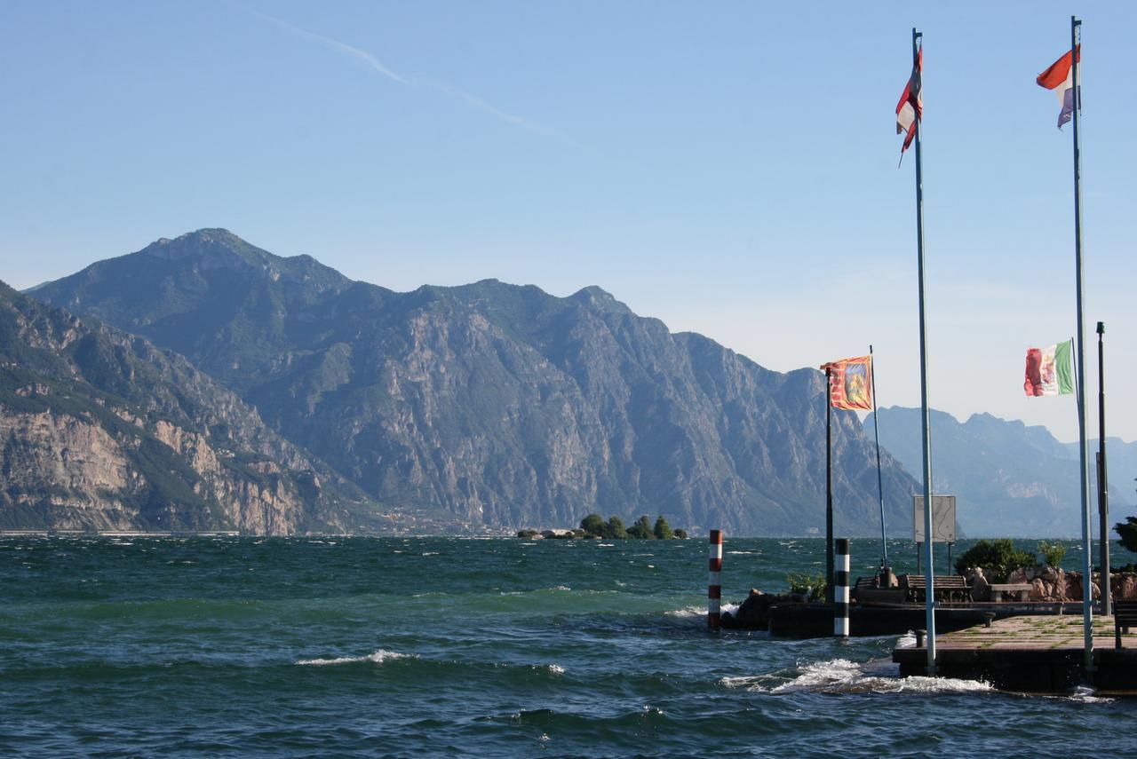 Hotel Eden Brenzone sul Garda Bagian luar foto